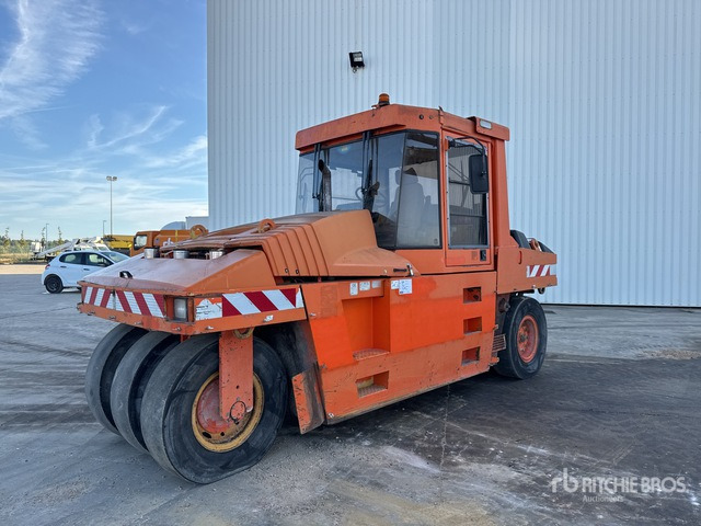 2001 Cat PS-300B 7 Wheel Compacteur Pneumatique ... Pneumatic Roller - Pneumatikový válec: obrázek 1 2001 Cat PS-300B 7 Wheel Compacteur Pneumatique ... Pneumatic Roller - Pneumatikový válec: obrázek 1