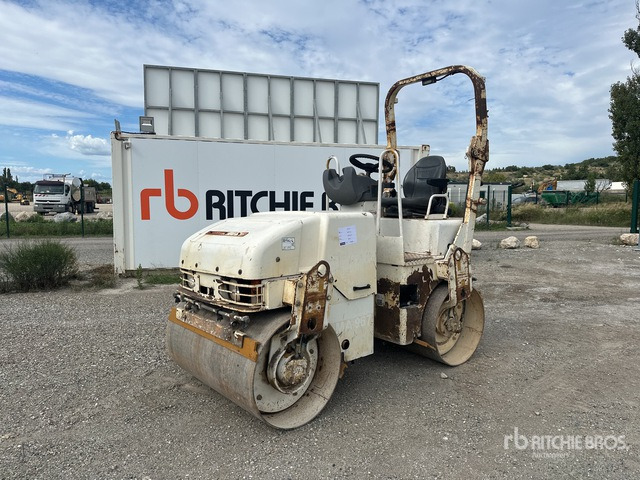 2007 Cat CB-224E Compacteur Vibrant Tandem Double Drum Roller - Silniční válec: obrázek 2 2007 Cat CB-224E Compacteur Vibrant Tandem Double Drum Roller - Silniční válec: obrázek 2