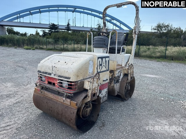 2007 Cat CB224E Compacteur Vibrant Tandem (Inop ... Double Drum Roller - Silniční válec: obrázek 1 2007 Cat CB224E Compacteur Vibrant Tandem (Inop ... Double Drum Roller - Silniční válec: obrázek 1