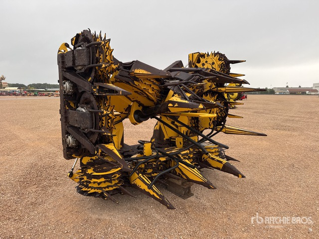 2010 New Holland FI470 Bec A Mais 10 Rangs 10 Row Corn Forage Harvester Header - Adaptér na kukuřici: obrázek 1 2010 New Holland FI470 Bec A Mais 10 Rangs 10 Row Corn Forage Harvester Header - Adaptér na kukuřici: obrázek 1