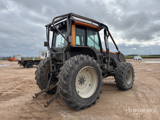 2011 Valtra T161H 4x4 Tracteur Agricole (Inoperable) 4WD Tractor - Traktor: obrázek 3 2011 Valtra T161H 4x4 Tracteur Agricole (Inoperable) 4WD Tractor - Traktor: obrázek 3