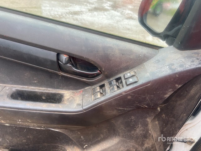 2013 Isuzu D-Max (Inoperable) Pickup - Pick-up: obrázek 2 2013 Isuzu D-Max (Inoperable) Pickup - Pick-up: obrázek 2