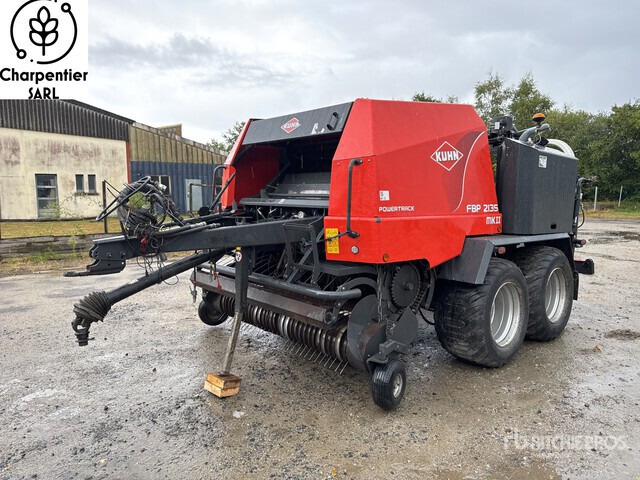 2015 Kuhn FBP 2135 MKII PowerTrack Enrubanneuse T/A Combination Baler Wrapper - Lis na válcové balíky, Ovíječka: obrázek 2 2015 Kuhn FBP 2135 MKII PowerTrack Enrubanneuse T/A Combination Baler Wrapper - Lis na válcové balíky, Ovíječka: obrázek 2