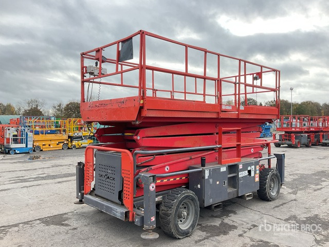 2013 Skyjack SJ9250 4x4 Diesel Scissor Lift - Nůžková plošina: obrázek 3 2013 Skyjack SJ9250 4x4 Diesel Scissor Lift - Nůžková plošina: obrázek 3