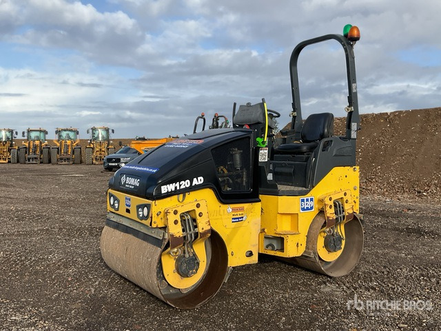 2015 Bomag 120AD-5 Double Drum Roller - Válec: obrázek 2 2015 Bomag 120AD-5 Double Drum Roller - Válec: obrázek 2
