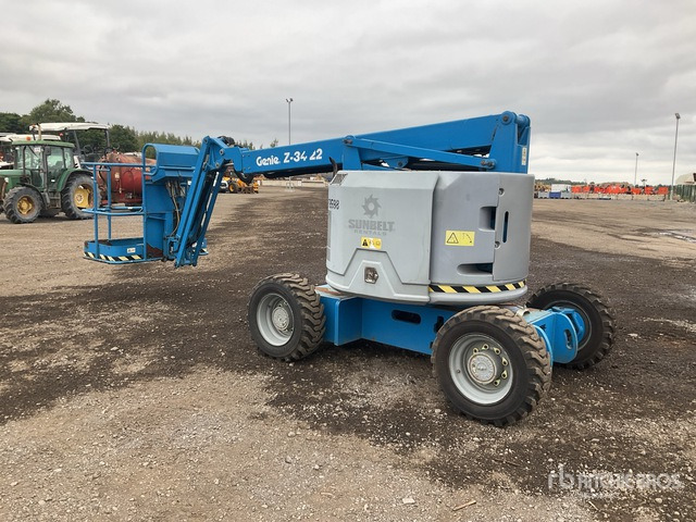 2015 Genie Z34/22 4WD Diesel Articulating Boom Lift - Kloubová plošina: obrázek 4 2015 Genie Z34/22 4WD Diesel Articulating Boom Lift - Kloubová plošina: obrázek 4