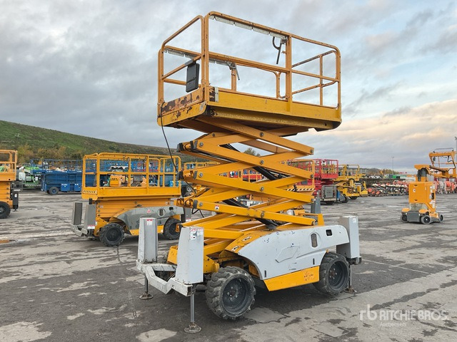2015 Haulotte Compact 12DX 4x4 Diesel Scissor Lift - Nůžková plošina: obrázek 1 2015 Haulotte Compact 12DX 4x4 Diesel Scissor Lift - Nůžková plošina: obrázek 1
