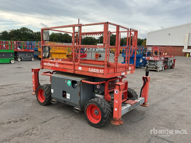 2015 Skyjack SJ6826RT 4x4 Diesel Scissor Lift - Nůžková plošina: obrázek 3 2015 Skyjack SJ6826RT 4x4 Diesel Scissor Lift - Nůžková plošina: obrázek 3