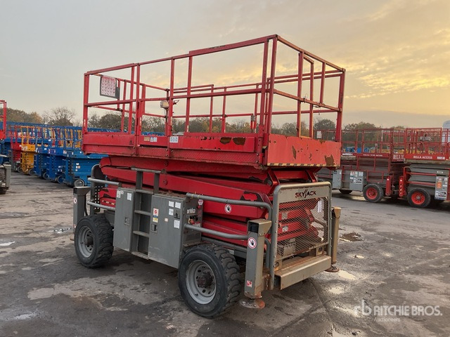 2015 Skyjack SJ8841 4x4 Diesel Scissor Lift - Nůžková plošina: obrázek 3 2015 Skyjack SJ8841 4x4 Diesel Scissor Lift - Nůžková plošina: obrázek 3
