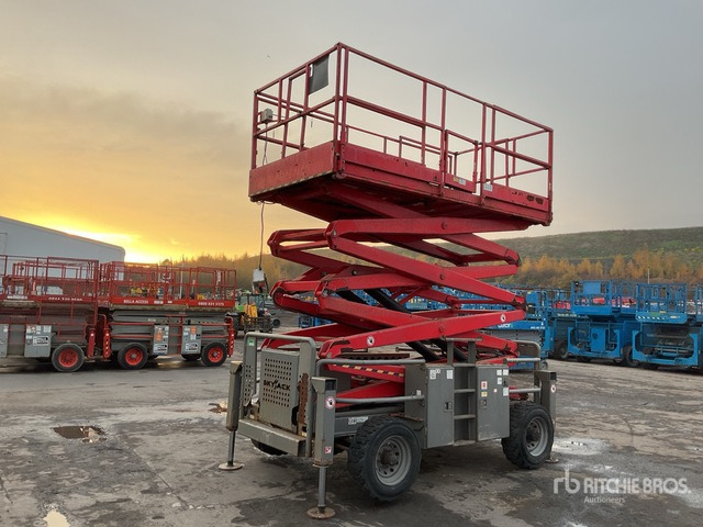 2015 Skyjack SJ8841 4x4 Diesel Scissor Lift - Nůžková plošina: obrázek 2 2015 Skyjack SJ8841 4x4 Diesel Scissor Lift - Nůžková plošina: obrázek 2