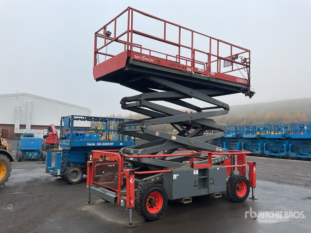 2015 Skyjack SJ9241 4x4 Diesel Scissor Lift - Nůžková plošina: obrázek 1 2015 Skyjack SJ9241 4x4 Diesel Scissor Lift - Nůžková plošina: obrázek 1