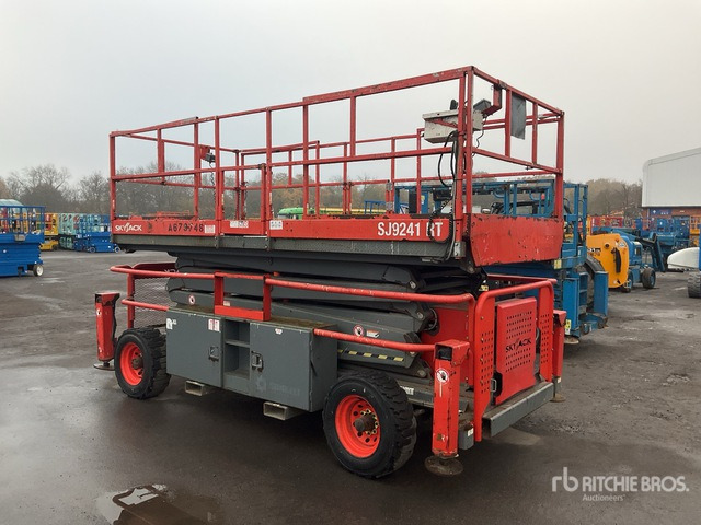2015 Skyjack SJ9241 4x4 Diesel Scissor Lift - Nůžková plošina: obrázek 4 2015 Skyjack SJ9241 4x4 Diesel Scissor Lift - Nůžková plošina: obrázek 4