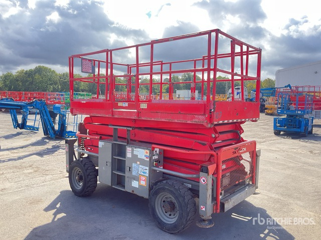 2017 Skyjack SJ8841 4x4 Diesel Scissor Lift - Nůžková plošina: obrázek 4 2017 Skyjack SJ8841 4x4 Diesel Scissor Lift - Nůžková plošina: obrázek 4