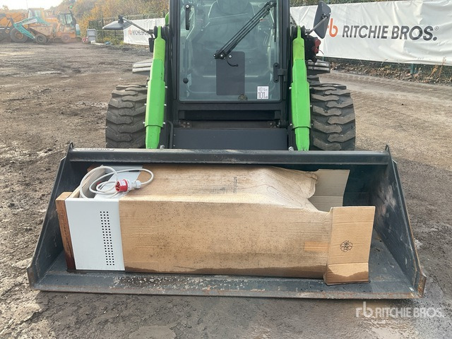 Kovaco Elise 900 Skid Steer Loader - Smykový nakladač: obrázek 5 Kovaco Elise 900 Skid Steer Loader - Smykový nakladač: obrázek 5