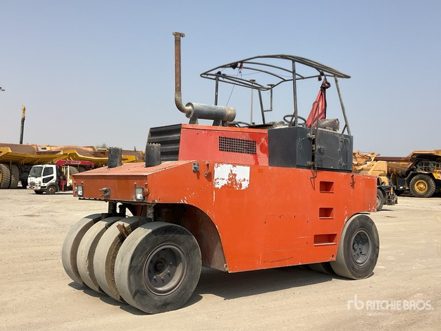 2001 Hamm GRW18 8 Wheel Pneumatic Roller - Pneumatikový válec: obrázek 1 2001 Hamm GRW18 8 Wheel Pneumatic Roller - Pneumatikový válec: obrázek 1