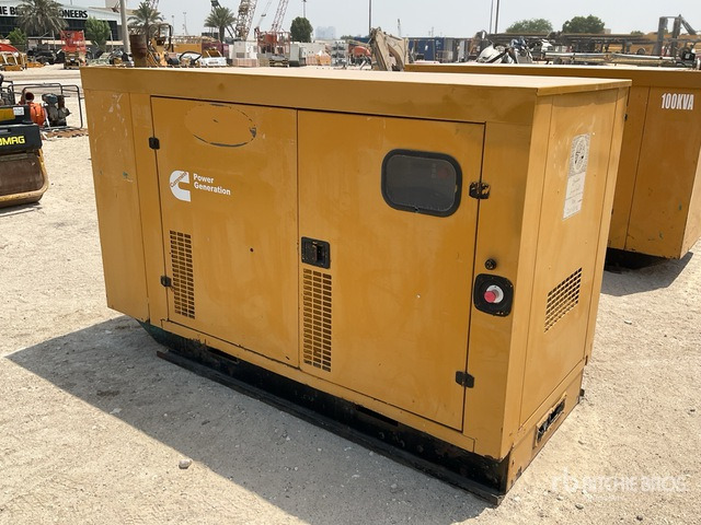 2005 Cummins 100 kVA Skid-Mounted Generator Set - Elektrický generátor: obrázek 1 2005 Cummins 100 kVA Skid-Mounted Generator Set - Elektrický generátor: obrázek 1
