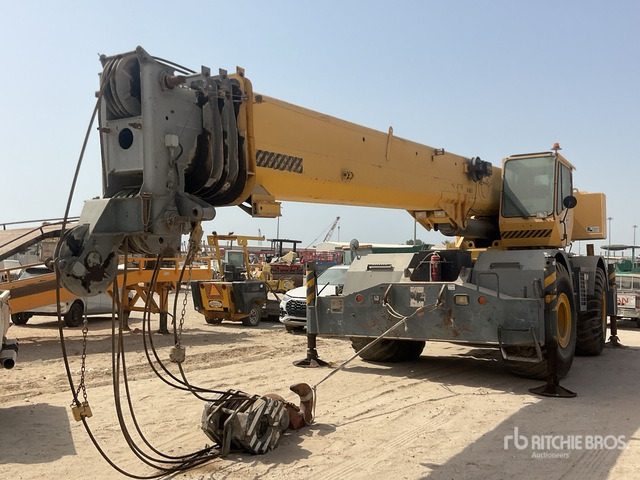2007 Grove RT700E 55 ton 4x4x4 (Inoperable) Rough Terrain Crane - Terénní jeřáb: obrázek 2 2007 Grove RT700E 55 ton 4x4x4 (Inoperable) Rough Terrain Crane - Terénní jeřáb: obrázek 2