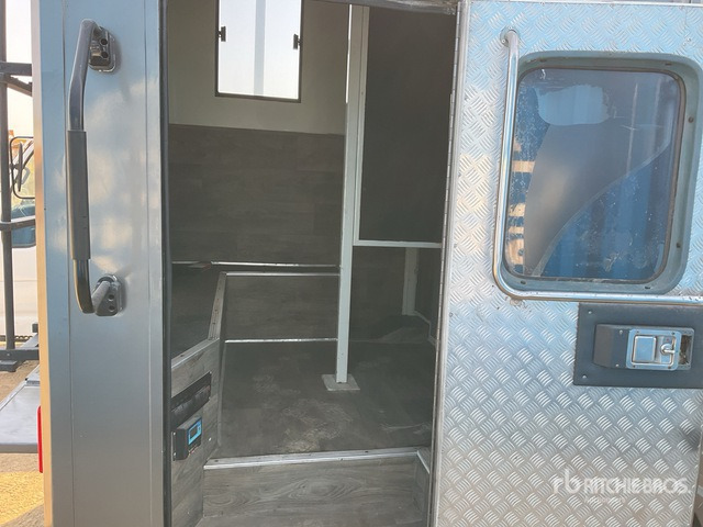 2008 Ford F-350 4x2 Horse Transporting Truck :Misc. Truck - Auto na přepravu koní: obrázek 5 2008 Ford F-350 4x2 Horse Transporting Truck :Misc. Truck - Auto na přepravu koní: obrázek 5