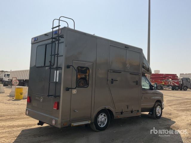 2008 Ford F-350 4x2 Horse Transporting Truck :Misc. Truck - Auto na přepravu koní: obrázek 4 2008 Ford F-350 4x2 Horse Transporting Truck :Misc. Truck - Auto na přepravu koní: obrázek 4