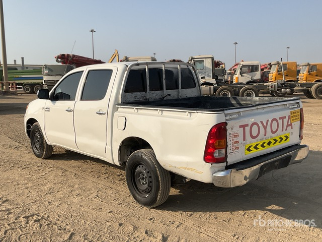 2008 Toyota Hilux 4x2 Crew Cab Pickup - Pick-up: obrázek 4 2008 Toyota Hilux 4x2 Crew Cab Pickup - Pick-up: obrázek 4