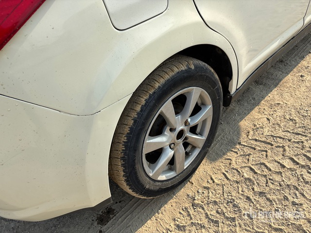 2009 Nissan Tilda Automobile - Osobní auto: obrázek 5 2009 Nissan Tilda Automobile - Osobní auto: obrázek 5