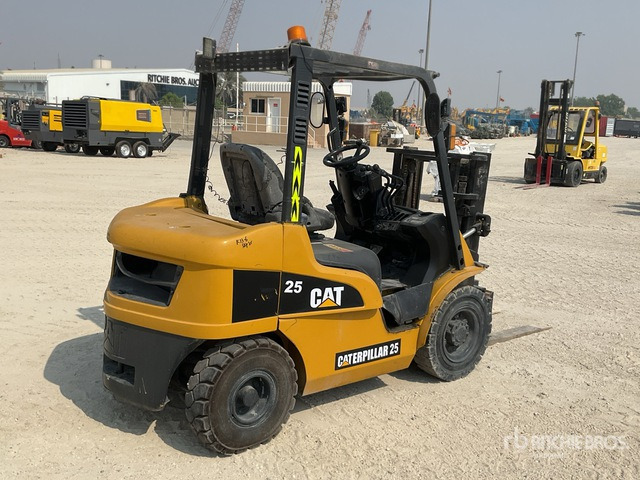 2010 Cat DP25NT 2.5 ton Forklift - Dieselový vysokozdvižný vozík: obrázek 3 2010 Cat DP25NT 2.5 ton Forklift - Dieselový vysokozdvižný vozík: obrázek 3