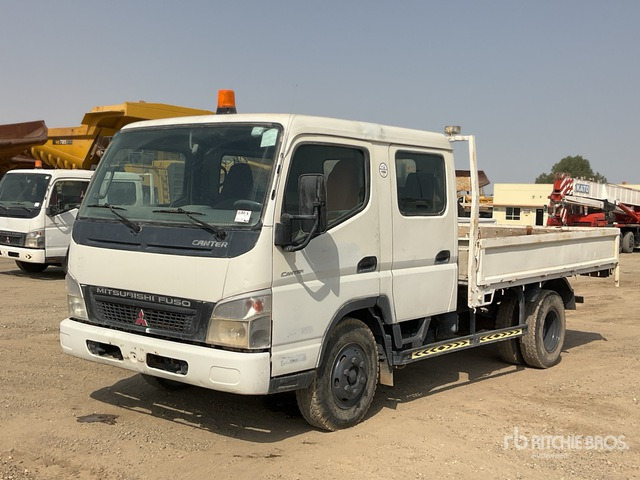 2010 Mitsubishi Canter 4x2 Crew Cab Flatbed Truck - Nákladní automobil valníkový/ Plošinový: obrázek 2 2010 Mitsubishi Canter 4x2 Crew Cab Flatbed Truck - Nákladní automobil valníkový/ Plošinový: obrázek 2