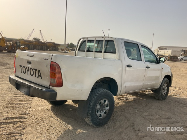 2012 Toyota Hilux 4x4 Crew Cab Pickup - Pick-up: obrázek 3 2012 Toyota Hilux 4x4 Crew Cab Pickup - Pick-up: obrázek 3