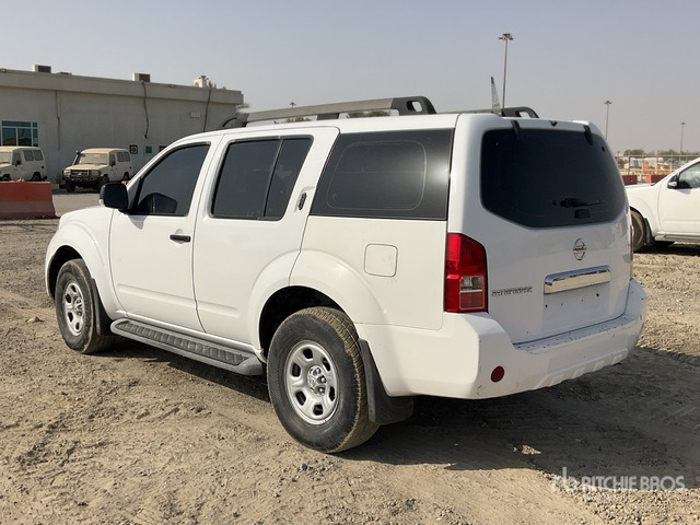 2014 Nissan Pathfinder 4WD SUV - SUV: obrázek 3 2014 Nissan Pathfinder 4WD SUV - SUV: obrázek 3