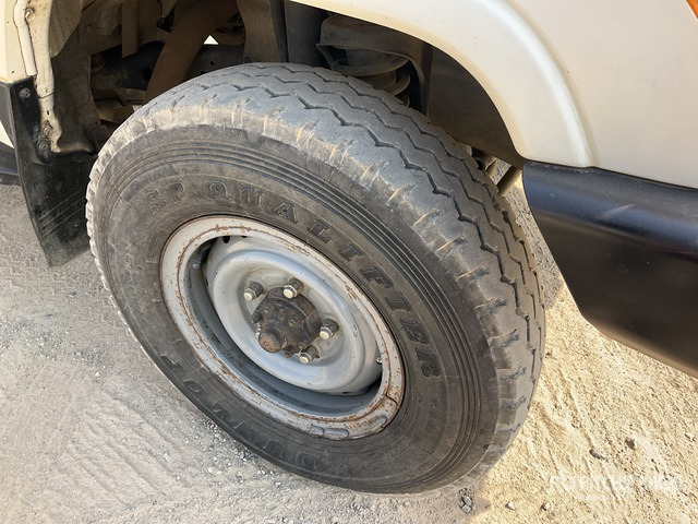 2014 Toyota Land Cruiser 78L 4x4 SUV - SUV: obrázek 5 2014 Toyota Land Cruiser 78L 4x4 SUV - SUV: obrázek 5