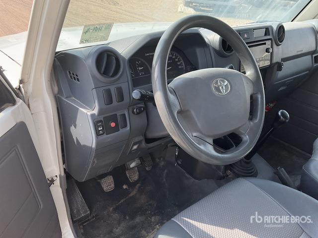 2016 Toyota Land Cruiser 79L 4x4 Crew Cab Pickup - Pick-up: obrázek 5 2016 Toyota Land Cruiser 79L 4x4 Crew Cab Pickup - Pick-up: obrázek 5