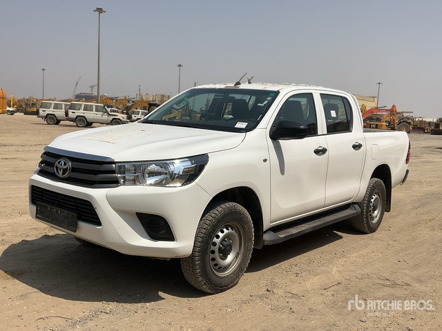 2018 Toyota Hilux 4x4 Crew Cab Pickup - Pick-up: obrázek 3 2018 Toyota Hilux 4x4 Crew Cab Pickup - Pick-up: obrázek 3