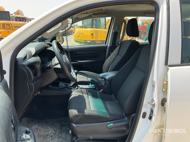 2018 Toyota Hilux 4x4 Crew Cab Pickup - Pick-up: obrázek 5 2018 Toyota Hilux 4x4 Crew Cab Pickup - Pick-up: obrázek 5