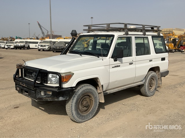 2018 Toyota Land Cruiser 76L 4x4 SUV - SUV: obrázek 1 2018 Toyota Land Cruiser 76L 4x4 SUV - SUV: obrázek 1