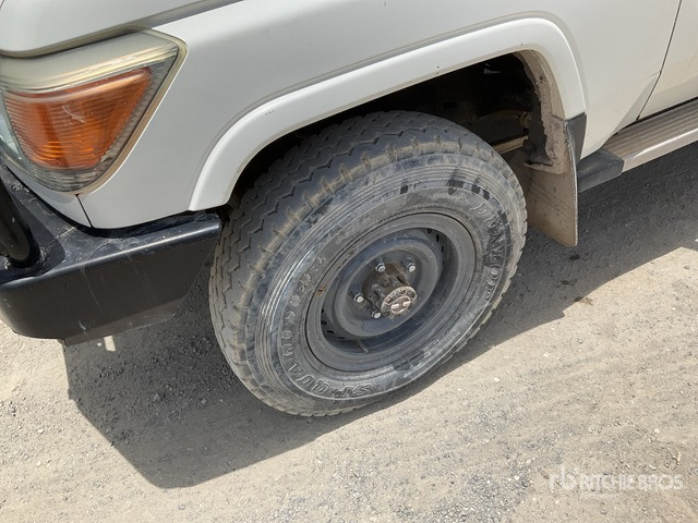 2018 Toyota Land Cruiser 76L 4x4 SUV - SUV: obrázek 5 2018 Toyota Land Cruiser 76L 4x4 SUV - SUV: obrázek 5