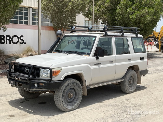 2018 Toyota Land Cruiser 76L 4x4 SUV - SUV: obrázek 1 2018 Toyota Land Cruiser 76L 4x4 SUV - SUV: obrázek 1