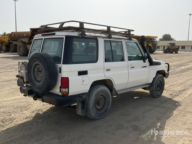 2018 Toyota Land Cruiser 76L 4x4 SUV - SUV: obrázek 4 2018 Toyota Land Cruiser 76L 4x4 SUV - SUV: obrázek 4