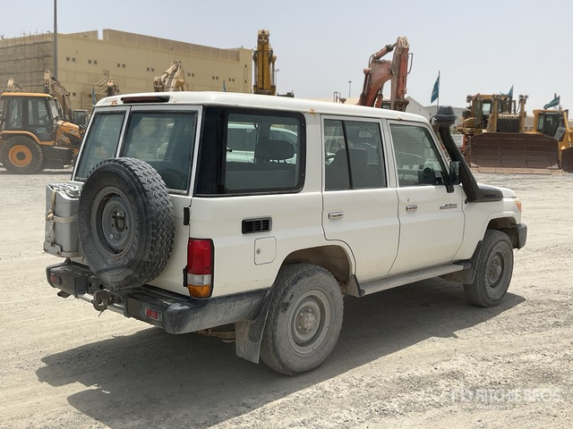 2018 Toyota Land Cruiser 76L 4x4 SUV - SUV: obrázek 3 2018 Toyota Land Cruiser 76L 4x4 SUV - SUV: obrázek 3