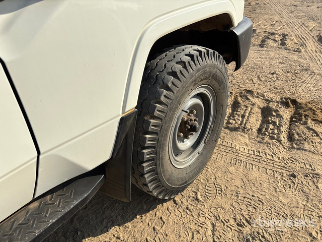 2018 Toyota Land Cruiser 78R 4x4 SUV - SUV: obrázek 4 2018 Toyota Land Cruiser 78R 4x4 SUV - SUV: obrázek 4