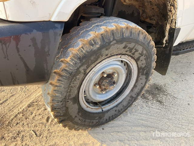 2018 Toyota Land Cruiser 78R 4x4 SUV - SUV: obrázek 5 2018 Toyota Land Cruiser 78R 4x4 SUV - SUV: obrázek 5