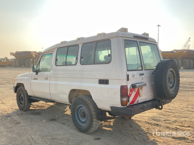 2018 Toyota Land Cruiser 78R 4x4 SUV - SUV: obrázek 3 2018 Toyota Land Cruiser 78R 4x4 SUV - SUV: obrázek 3