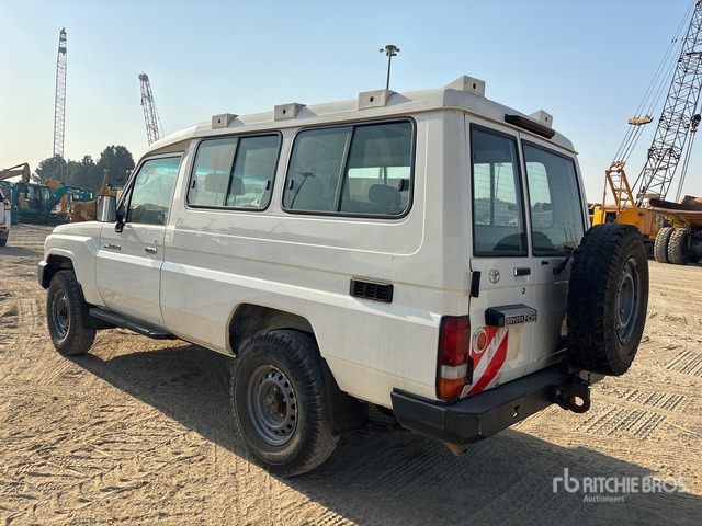 2018 Toyota Land Cruiser 78R 4x4 SUV - SUV: obrázek 3 2018 Toyota Land Cruiser 78R 4x4 SUV - SUV: obrázek 3