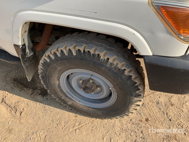 2018 Toyota Land Cruiser 78R 4x4 SUV - SUV: obrázek 4 2018 Toyota Land Cruiser 78R 4x4 SUV - SUV: obrázek 4