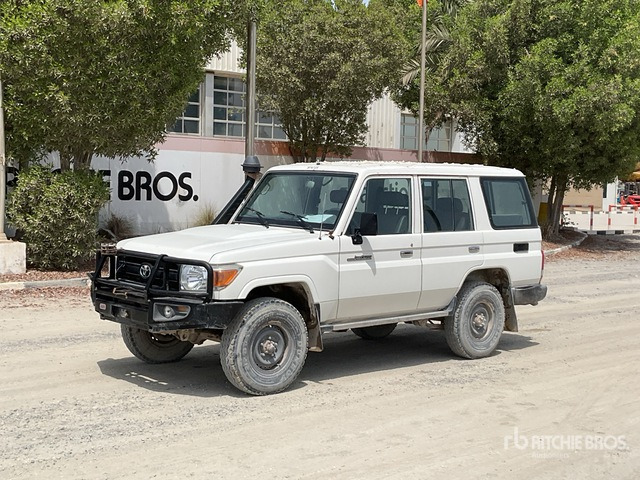 2019 Toyota Land Cruiser 76L 4x4 SUV - SUV: obrázek 1 2019 Toyota Land Cruiser 76L 4x4 SUV - SUV: obrázek 1