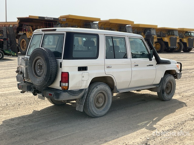 2019 Toyota Land Cruiser 76L 4x4 SUV - SUV: obrázek 4 2019 Toyota Land Cruiser 76L 4x4 SUV - SUV: obrázek 4