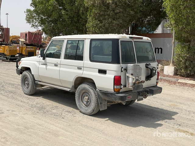 2019 Toyota Land Cruiser 76L 4x4 SUV - SUV: obrázek 3 2019 Toyota Land Cruiser 76L 4x4 SUV - SUV: obrázek 3