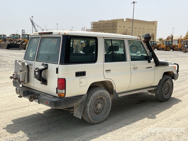 2019 Toyota Land Cruiser 76L 4x4 SUV - SUV: obrázek 4 2019 Toyota Land Cruiser 76L 4x4 SUV - SUV: obrázek 4