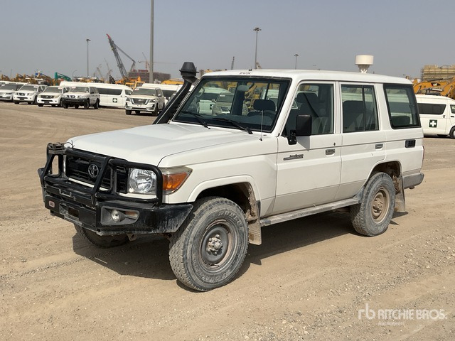 2019 Toyota Land Cruiser 76L 4x4 SUV - SUV: obrázek 1 2019 Toyota Land Cruiser 76L 4x4 SUV - SUV: obrázek 1
