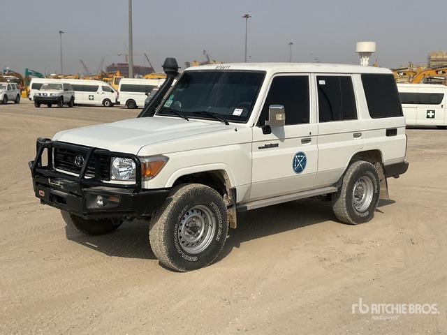 2021 Toyota Land Cruiser 76L 4x4 SUV - SUV: obrázek 1 2021 Toyota Land Cruiser 76L 4x4 SUV - SUV: obrázek 1