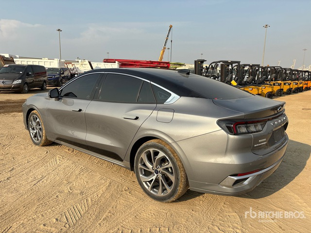 2023 Ford Taurus LX Titanium Automobile - Osobní auto: obrázek 2 2023 Ford Taurus LX Titanium Automobile - Osobní auto: obrázek 2